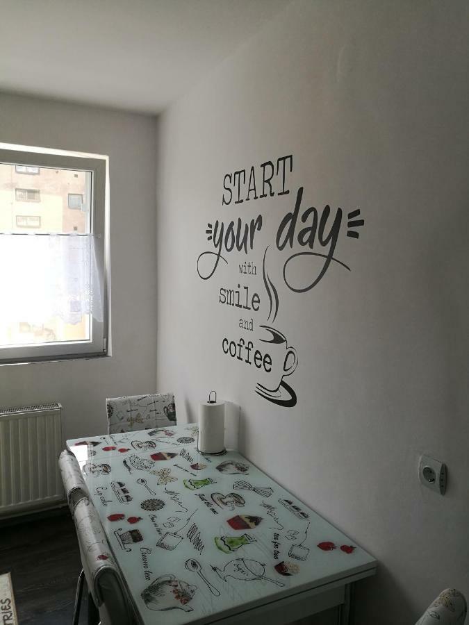 White Black Rooms Hunedoara Ngoại thất bức ảnh